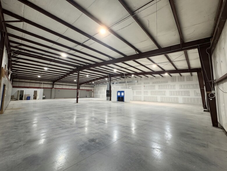 8501 Whitesburg Dr, Huntsville, AL for lease - Building Photo - Image 2 of 9