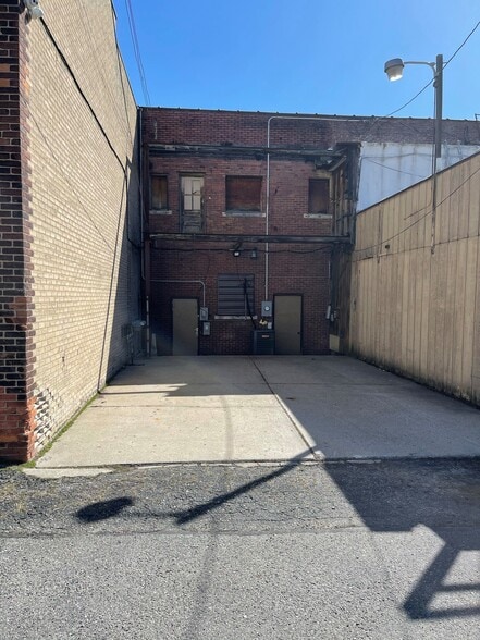 1202 S Washington Ave, Lansing, MI à louer - Photo du bâtiment - Image 3 de 5