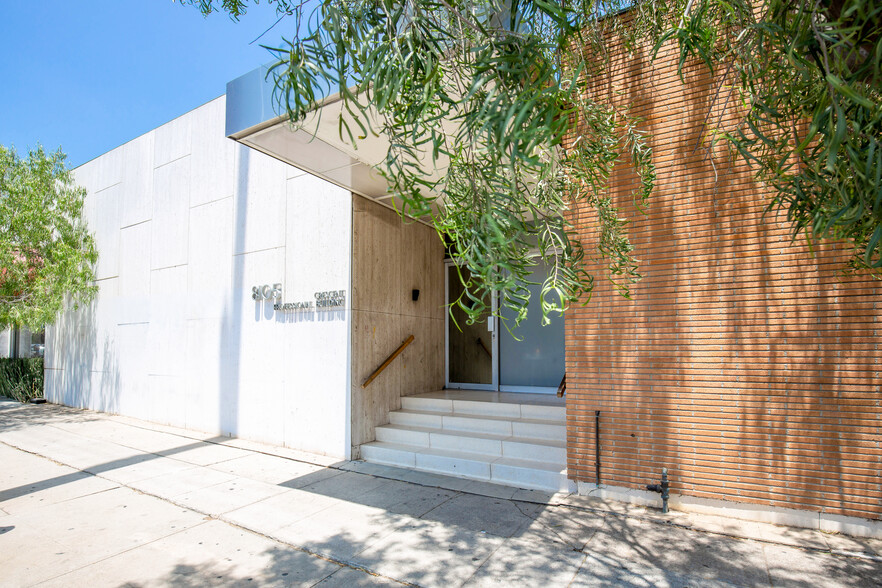 8105 W 3rd St, Los Angeles, CA for lease - Building Photo - Image 2 of 11