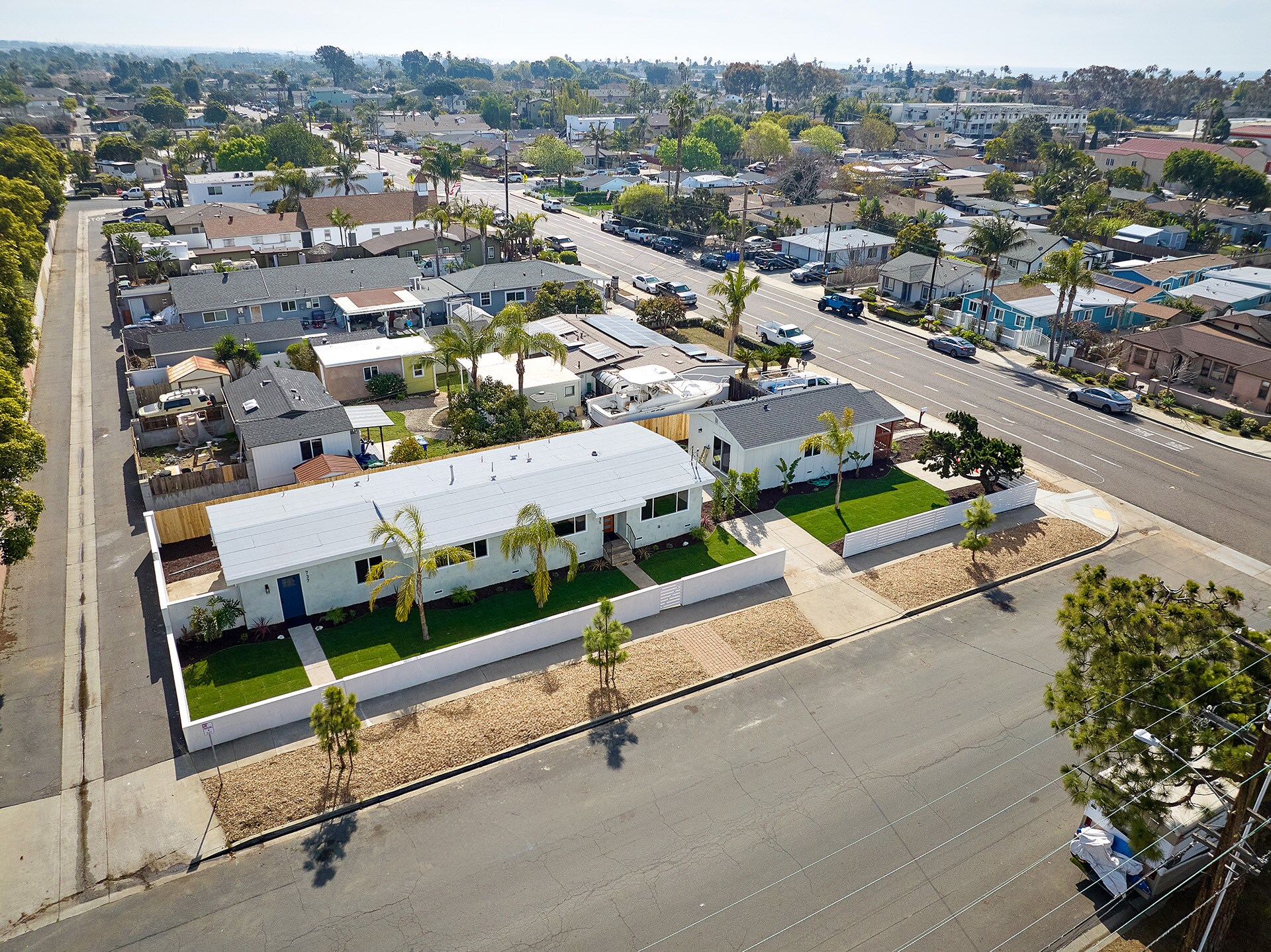 737 Pine Ave, Carlsbad, CA à vendre Photo principale- Image 1 de 39