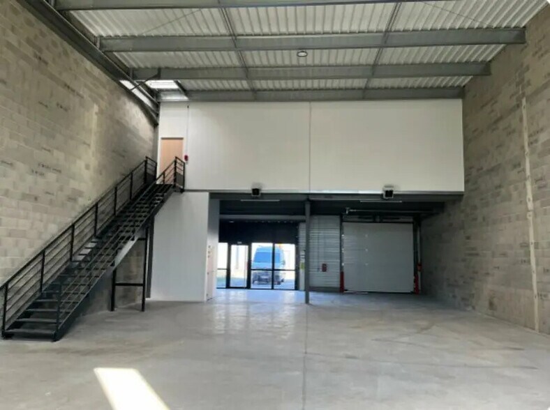 25 Rue Des Usines, Fenouillet à louer - Photo du bâtiment - Image 2 de 5