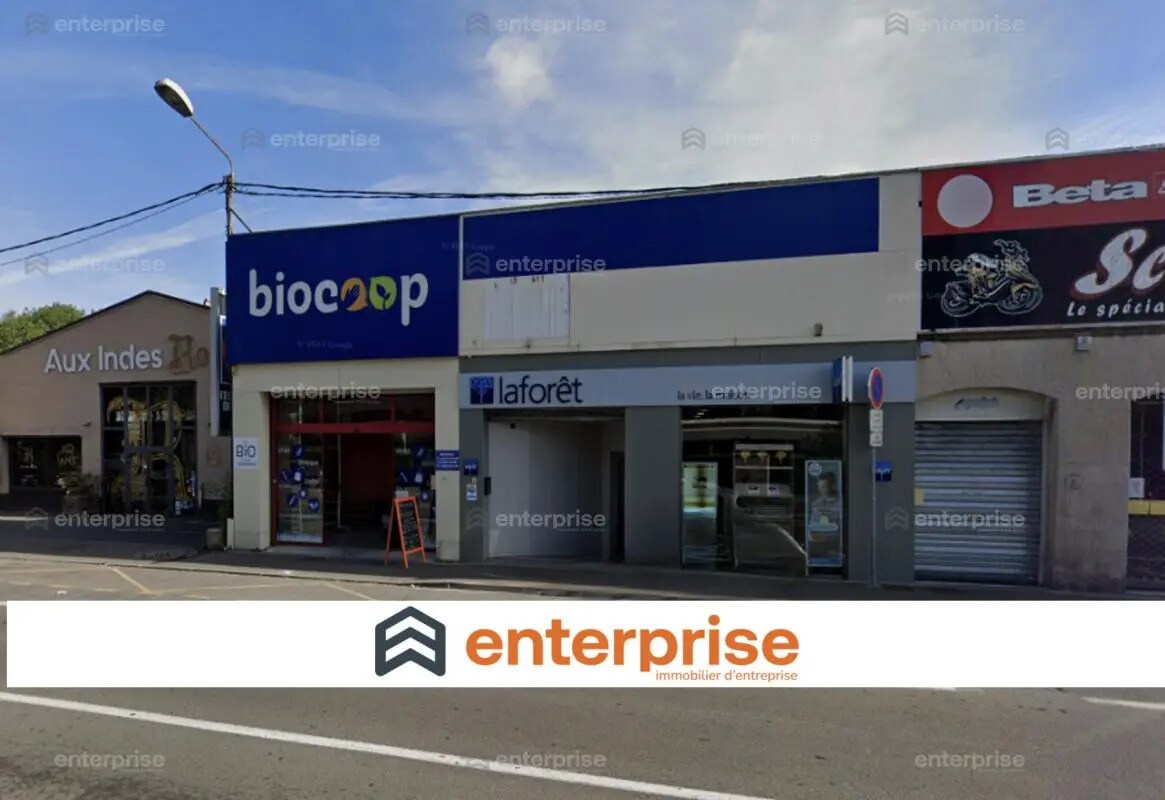 Retail in Capinghem for lease Primary Photo- Image 1 of 2