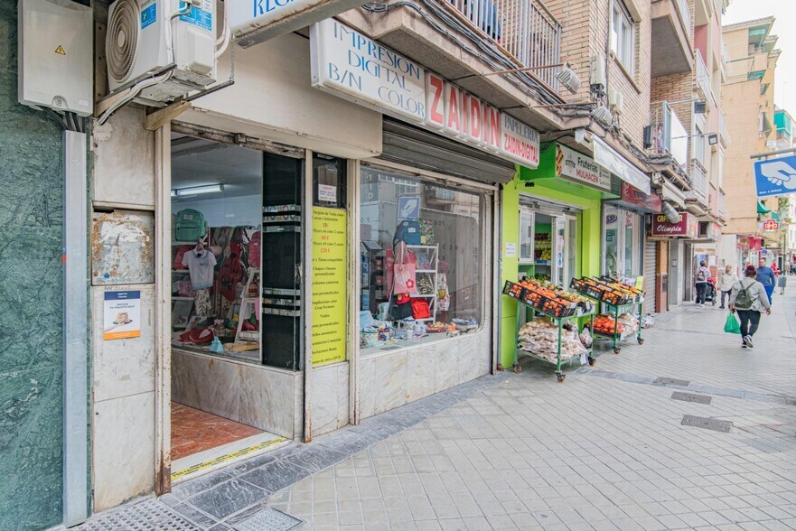 Commerce de détail dans Granada, Granada à vendre - Photo du bâtiment - Image 2 de 8