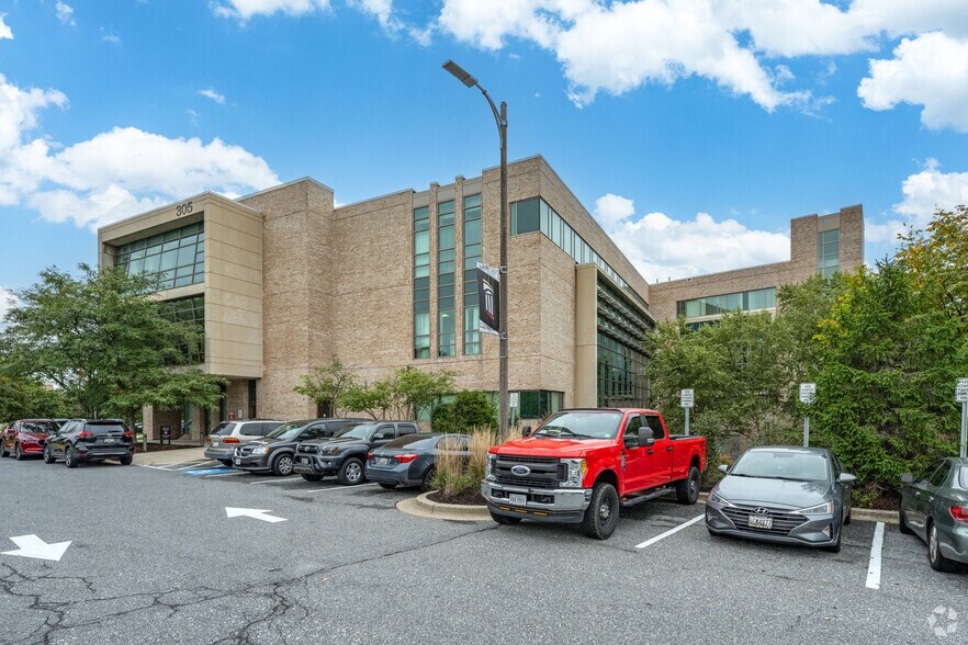 305 Hospital Dr, Glen Burnie, MD à louer - Photo du bâtiment - Image 3 de 4