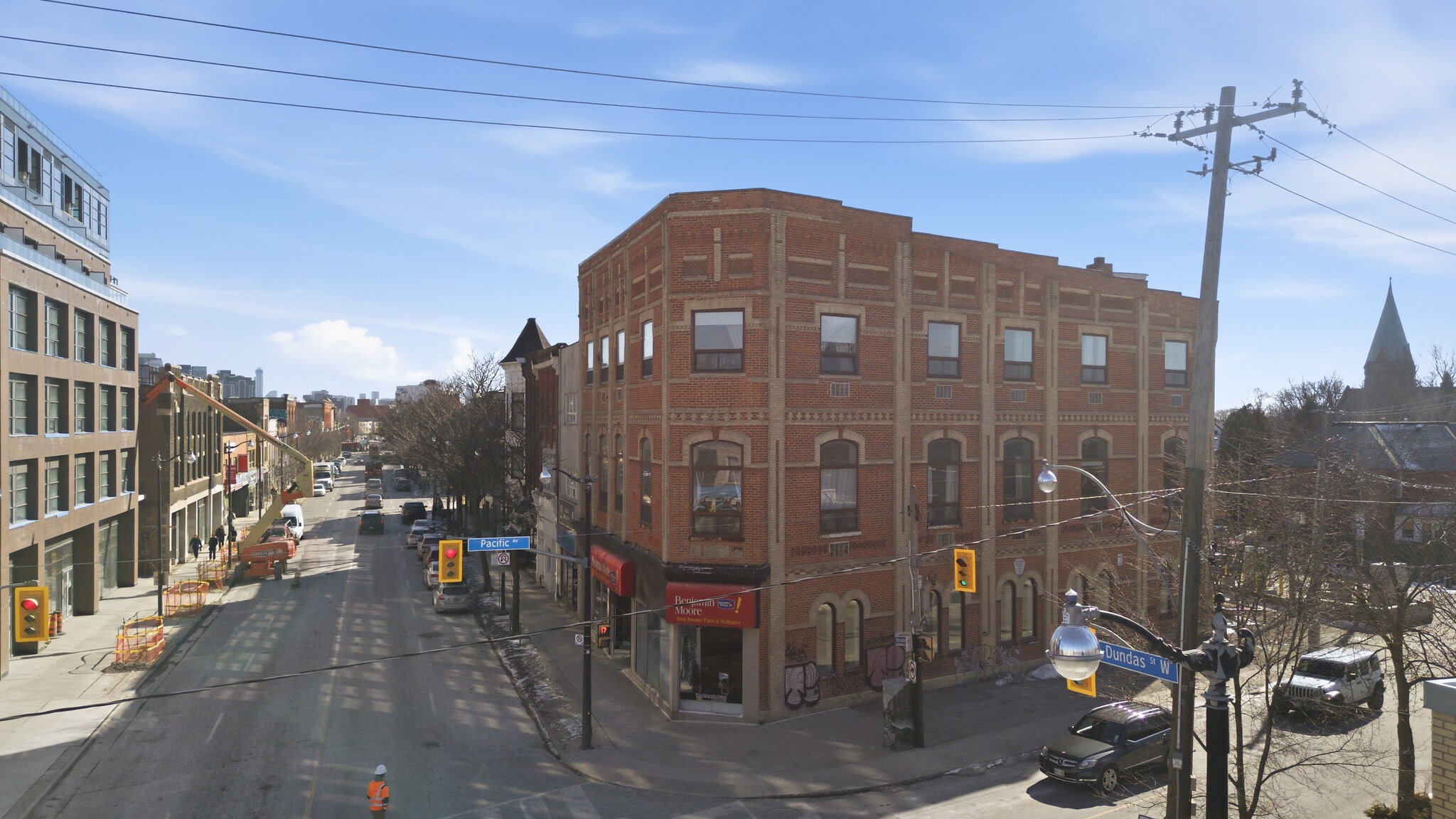 2975 Dundas St W, Toronto, ON à louer Photo du bâtiment- Image 1 de 8