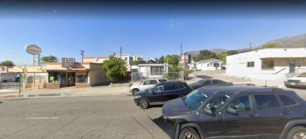 7055 Foothill Blvd, Tujunga, CA à vendre - Photo du bâtiment - Image 2 de 4
