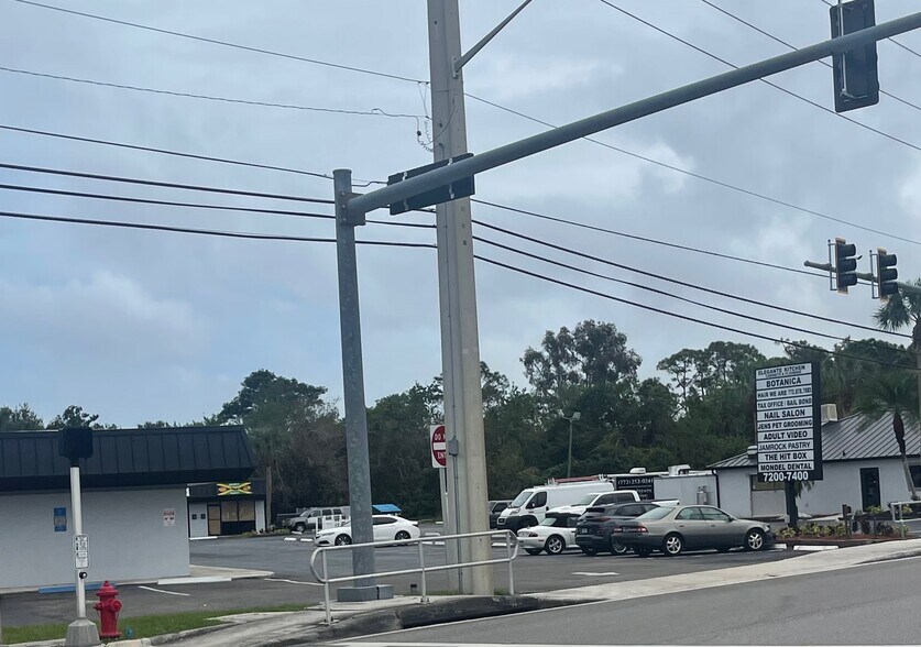 7200-7240 S US Highway 1, Port Saint Lucie, FL à vendre - Photo du bâtiment - Image 3 de 6