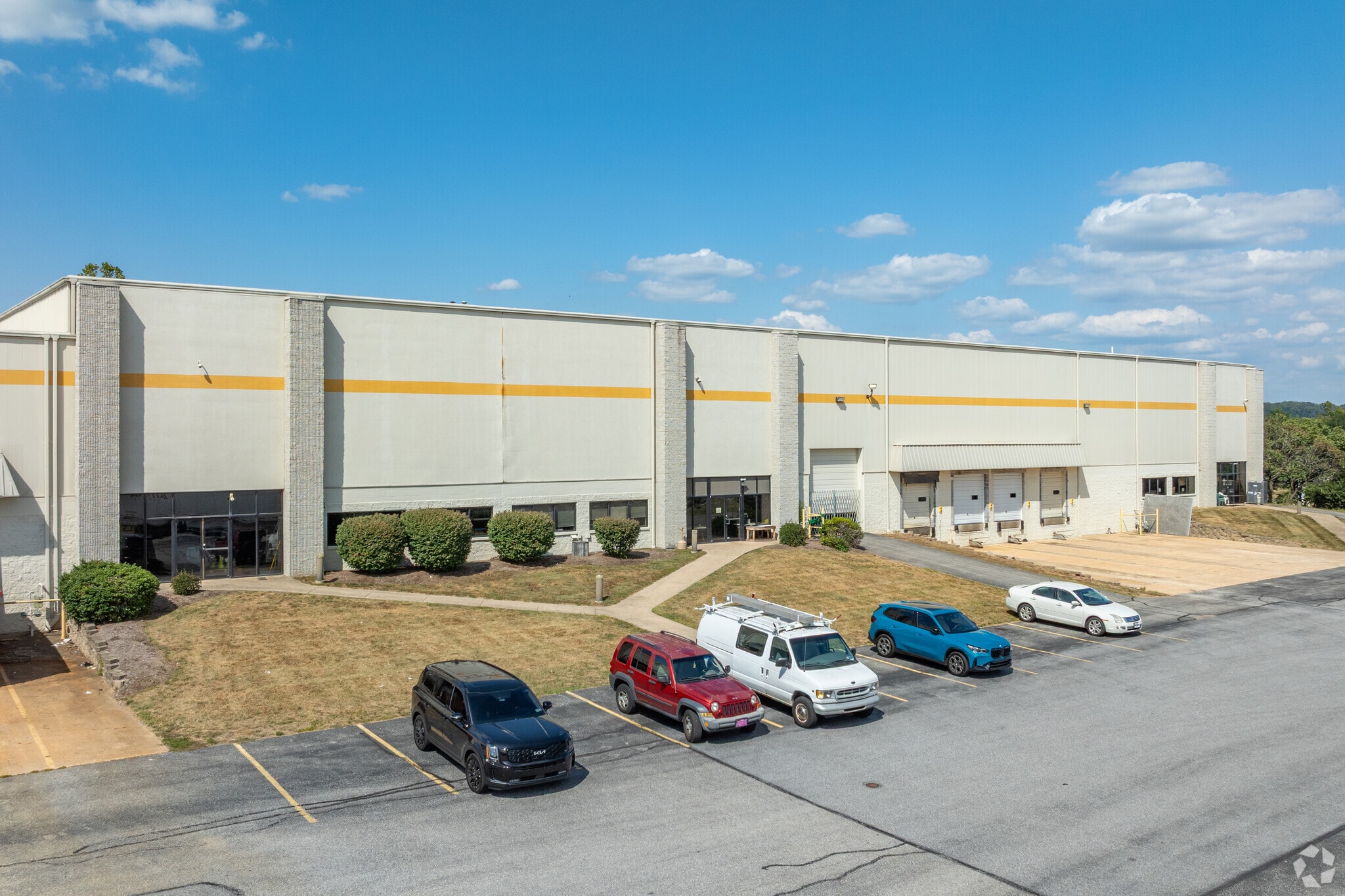 495 E Locust Ln, York, PA for lease Primary Photo- Image 1 of 6