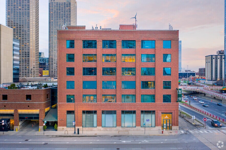 651-659 W Washington Blvd, Chicago, IL à louer - Photo du bâtiment - Image 2 de 12