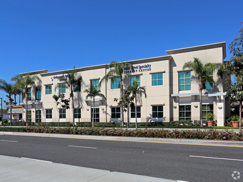 280 S Main St, Orange, CA à louer - Photo du bâtiment - Image 2 de 7