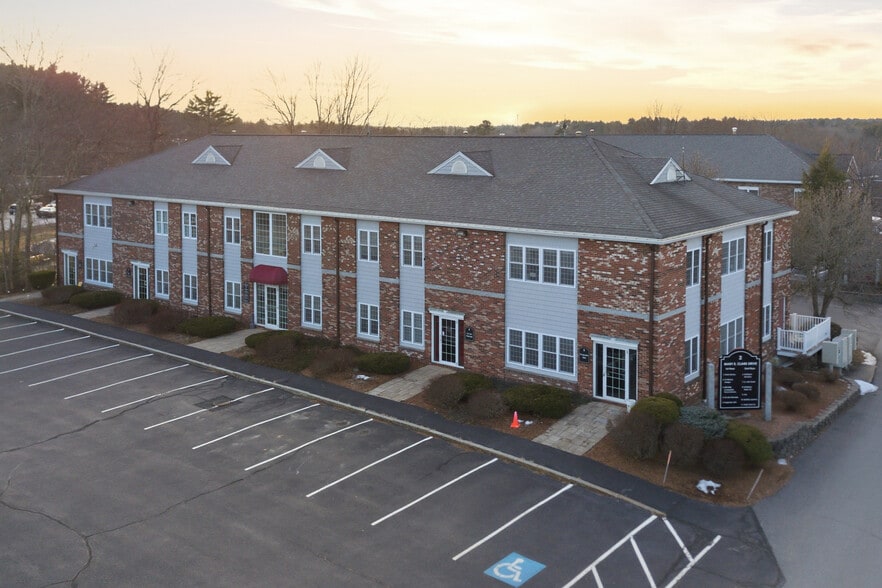 2-4 Mary E Clark Dr, Hampstead, NH à vendre - Photo principale - Image 1 de 1