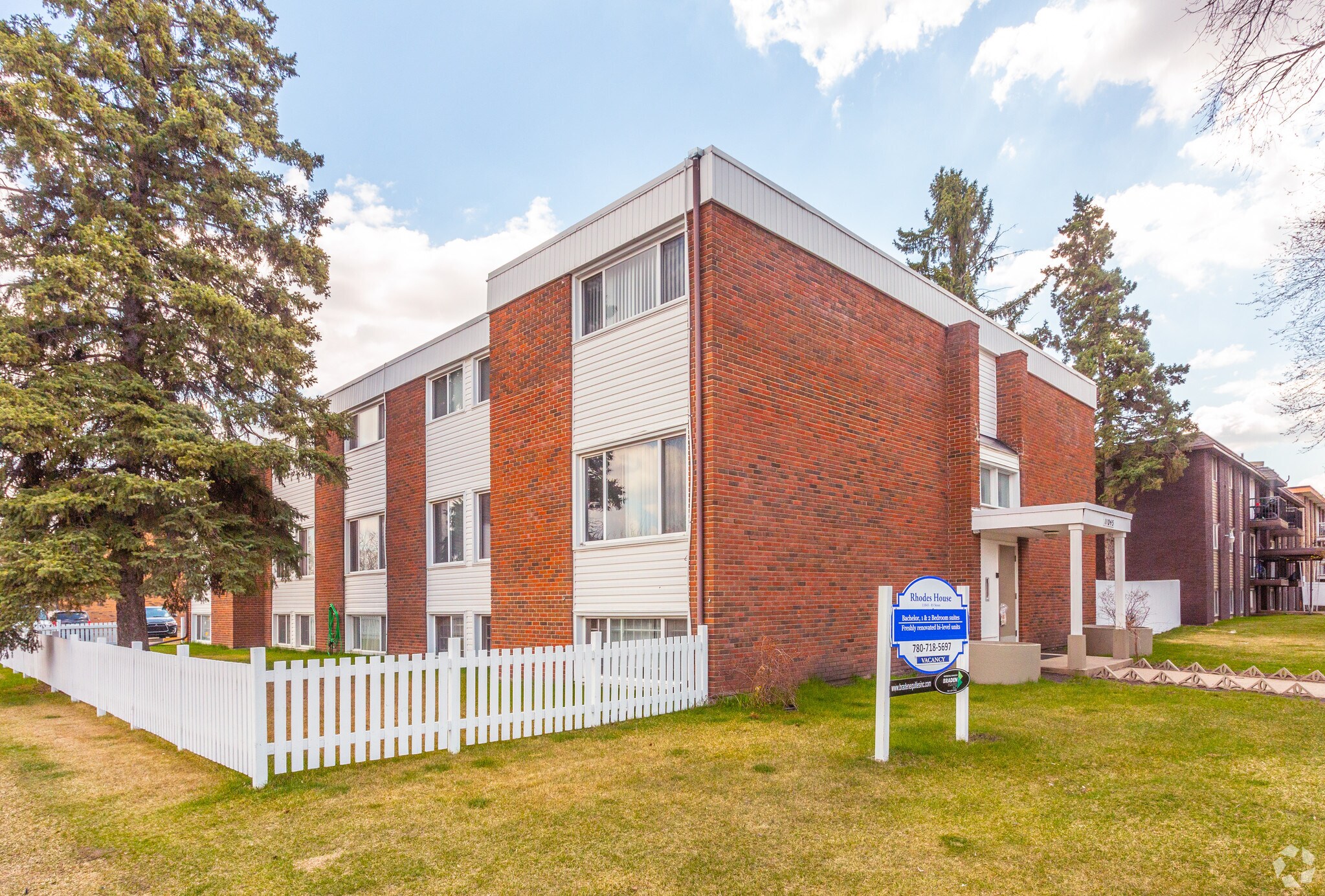 11045 83rd St NW, Edmonton, AB à vendre Photo principale- Image 1 de 1