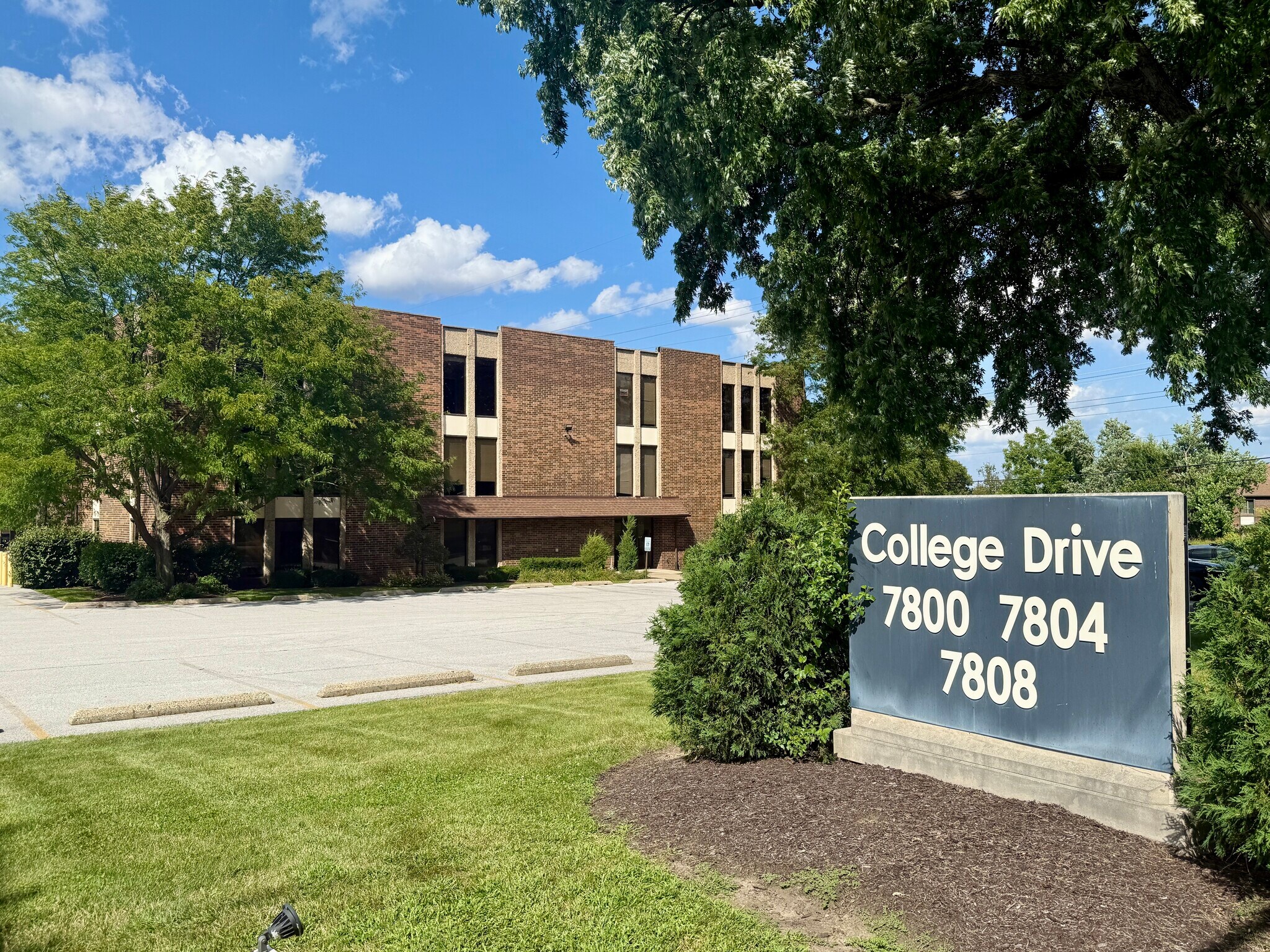 7800 W College Dr, Palos Heights, IL à louer Photo du bâtiment- Image 1 de 25