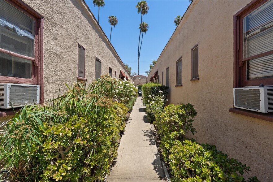 1135-1137 Lodi Pl, Los Angeles, CA for sale - Building Photo - Image 2 of 15