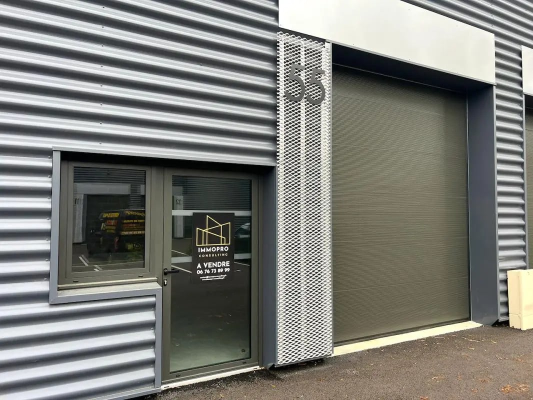 Retail in Oissel for sale Building Photo- Image 1 of 9