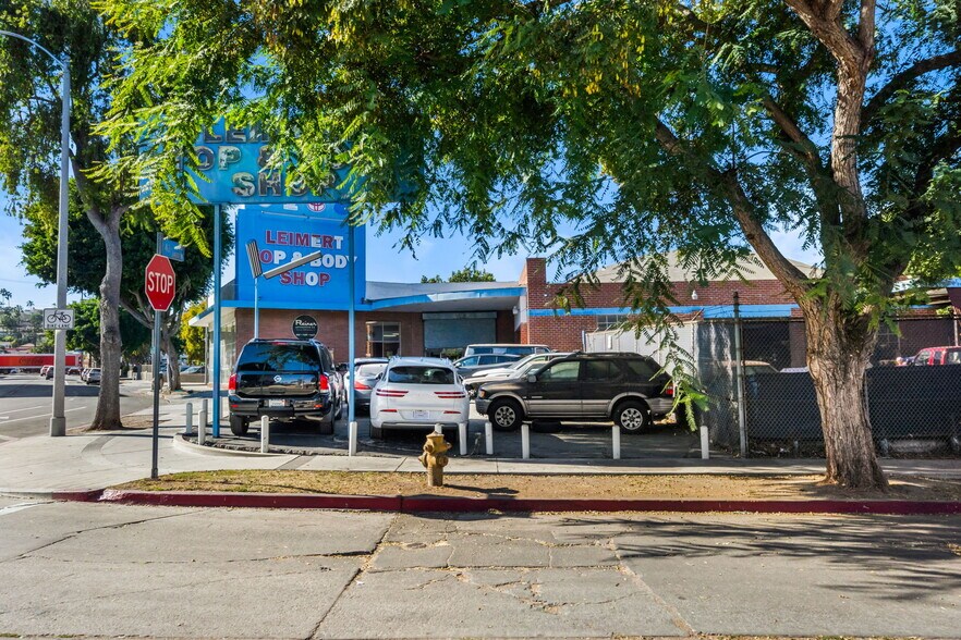 3443 W 43rd St, Los Angeles, CA à louer - Photo du bâtiment - Image 3 de 25