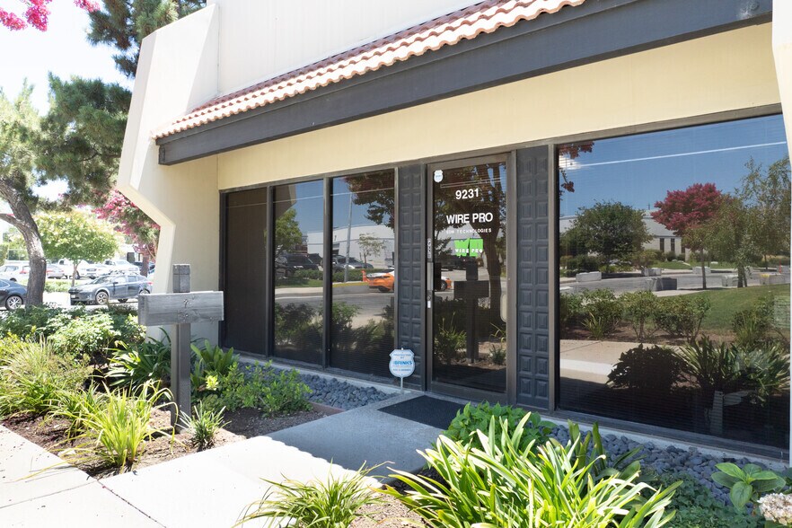 9231-9237 Eton Ave, Chatsworth, CA à vendre - Photo du bâtiment - Image 3 de 5