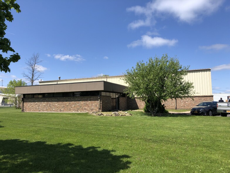 4906 I D a Park Dr, Lockport, NY for lease - Primary Photo - Image 1 of 7