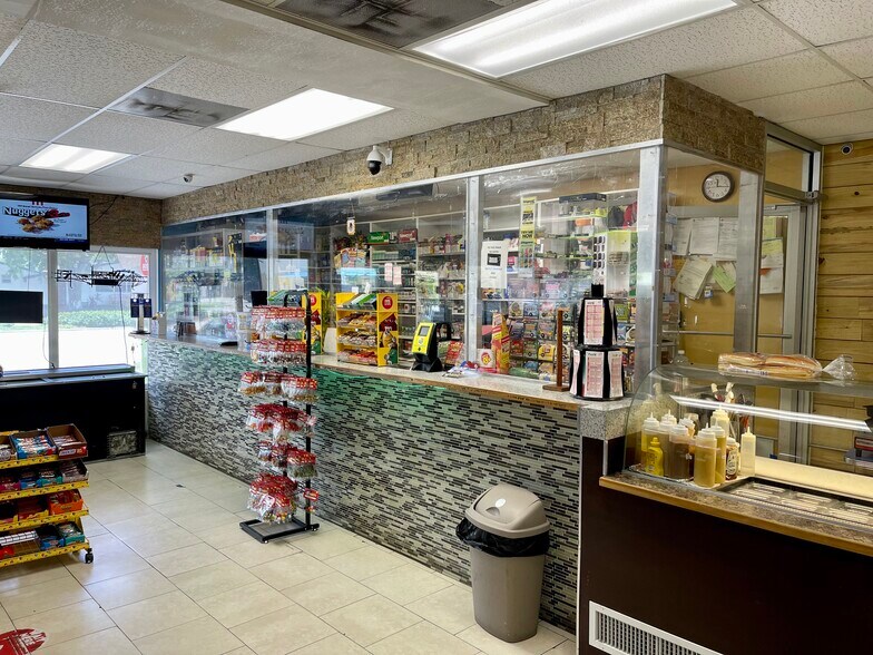 5725 Pembroke Rd, Hollywood, FL à vendre - Photo intérieure - Image 3 de 6