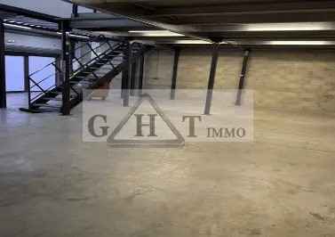 Industrial in Villeneuve-la-Garenne for lease - Building Photo - Image 1 of 3