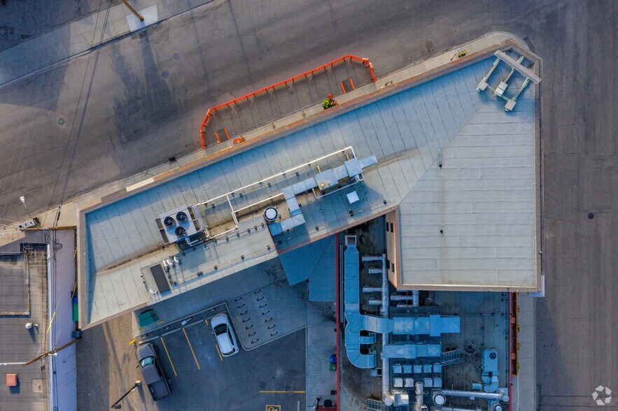 929 11 St SE, Calgary, AB à louer - Photo du bâtiment - Image 2 de 6