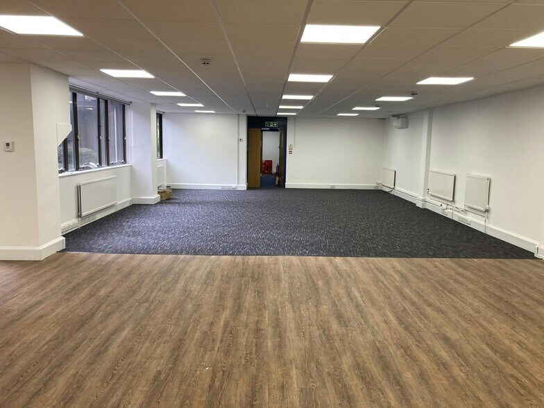 Buckingham St, Aylesbury for lease - Building Photo - Image 3 of 17