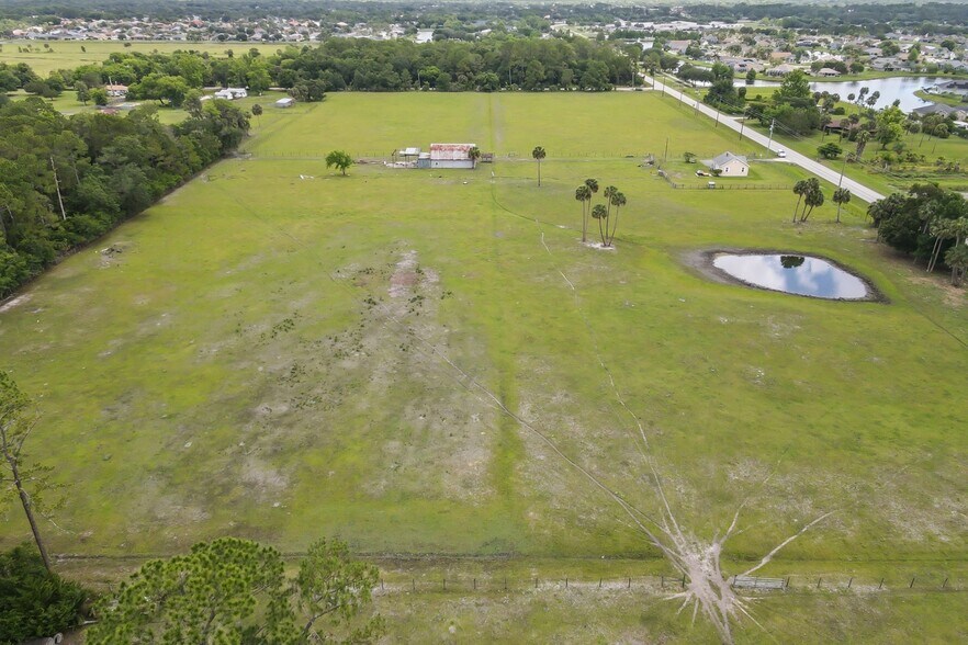 722 Airport Rd, New Smyrna Beach, FL for sale - Primary Photo - Image 1 of 24