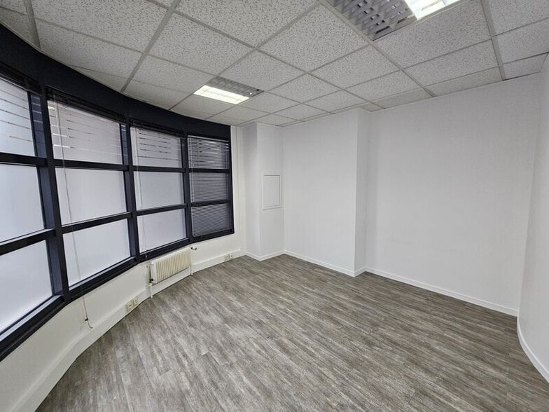 Retail in Boulogne-Billancourt for lease - Interior Photo - Image 3 of 7