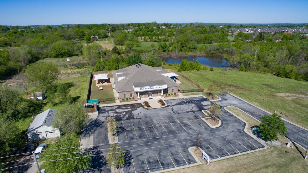 11302 S Elm St, Jenks, OK à louer - Photo du bâtiment - Image 2 de 5