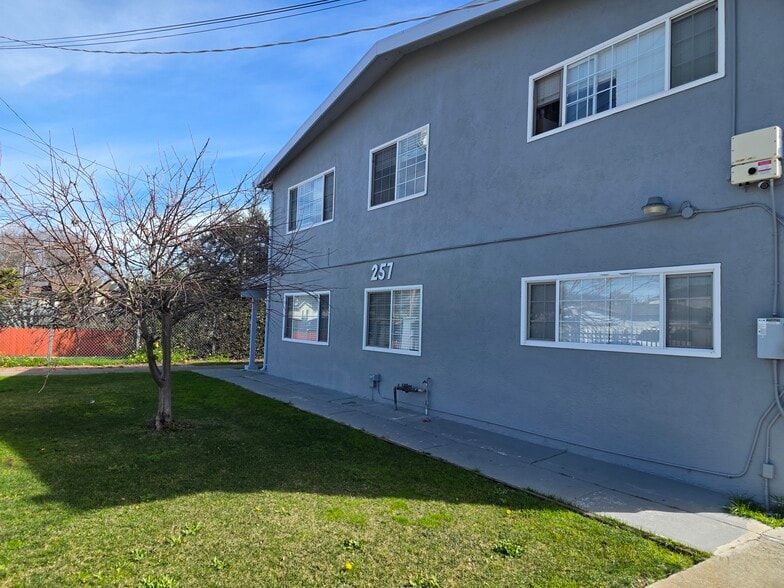 257 Poplar Ave, Hayward, CA for sale - Building Photo - Image 2 of 18