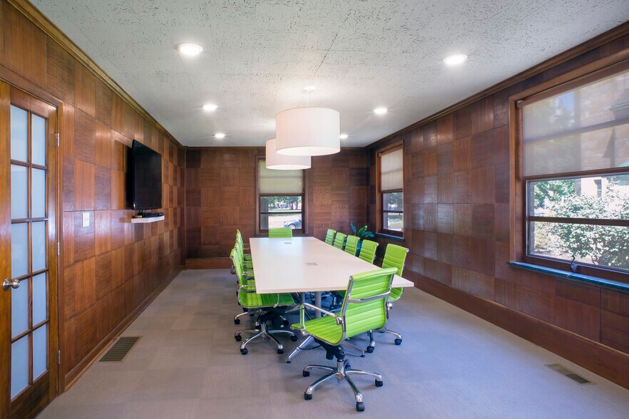 2425 W 11th St, Cleveland, OH à louer - Photo du bâtiment - Image 2 de 13