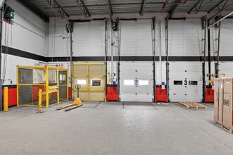 330 Av Avro, Pointe-claire, QC for lease Interior Photo- Image 2 of 9