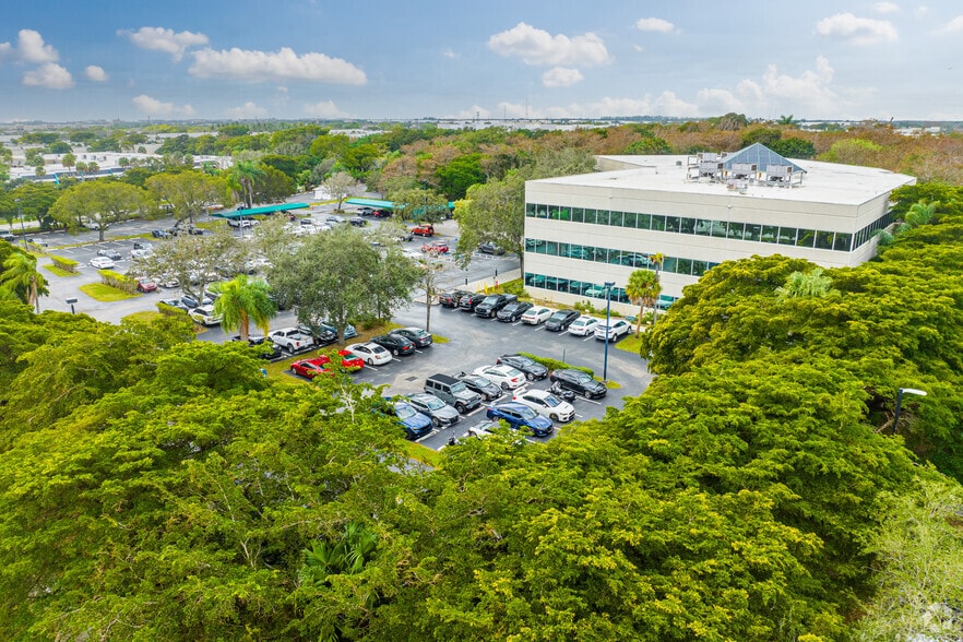 1100 Park Central Blvd S, Pompano Beach, FL for sale - Building Photo - Image 2 of 14