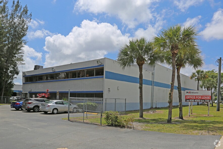 1355 NW 97th Ave, Doral, FL à louer - Photo principale - Image 1 de 10