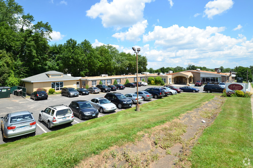 66 Clinic Dr, New Britain, CT à vendre - Photo principale - Image 1 de 1