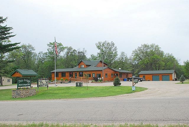 N9661 Parkway Rd, Crivitz, WI à vendre - Photo principale - Image 1 de 1