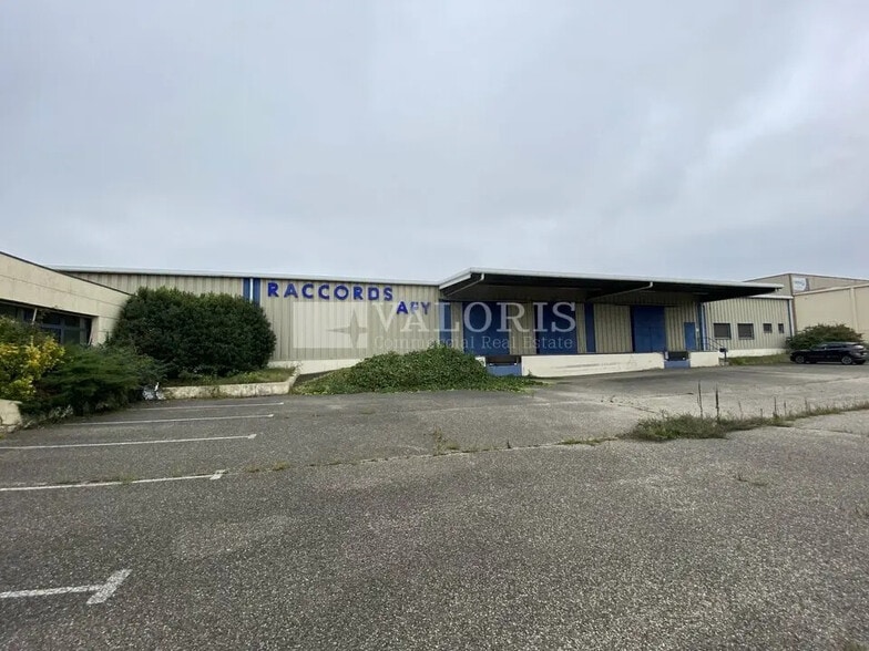 Flex in Saint-Quentin-Fallavier for sale - Building Photo - Image 2 of 12