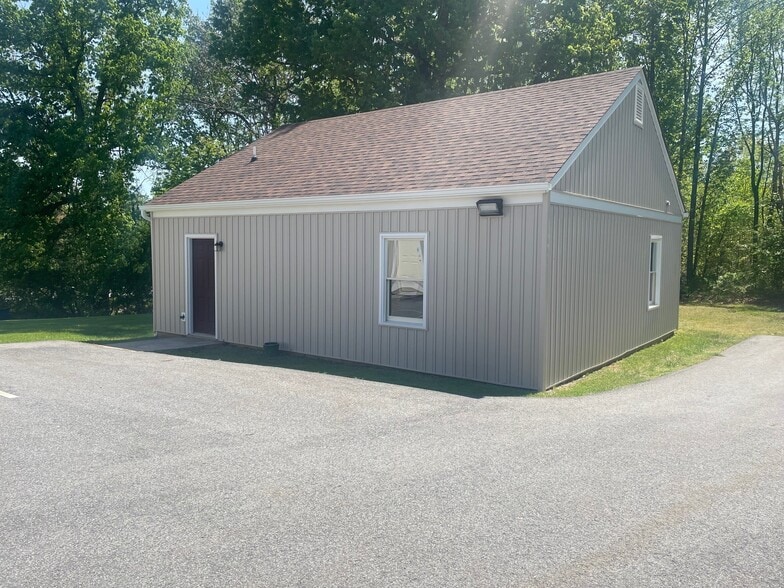 102 Annjo Ct, Forest, VA for lease - Building Photo - Image 1 of 7