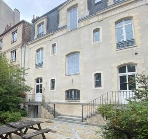 Office in Rennes for lease - Building Photo - Image 1 of 12