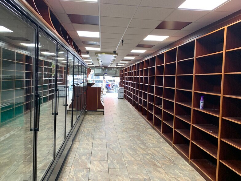 882 Dekalb Ave, Brooklyn, NY à louer - Photo du bâtiment - Image 2 de 8