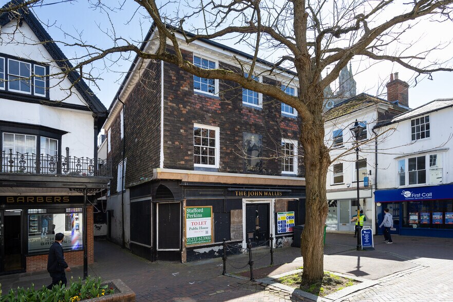 Former John Wallis Pub, Ashford à louer - Photo du bâtiment - Image 2 de 3