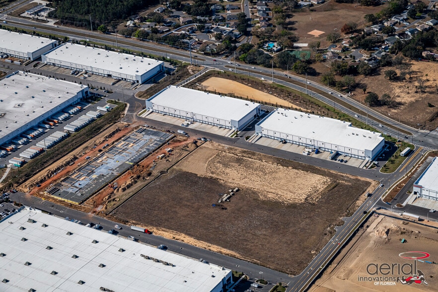 N Old Lake Wilson Rd, Kissimmee, FL à louer - Photo du bâtiment - Image 2 de 8