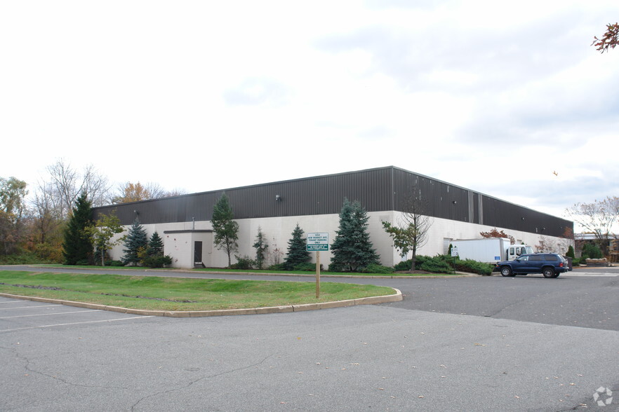 1253 New Market Ave, South Plainfield, NJ for lease - Building Photo - Image 1 of 4