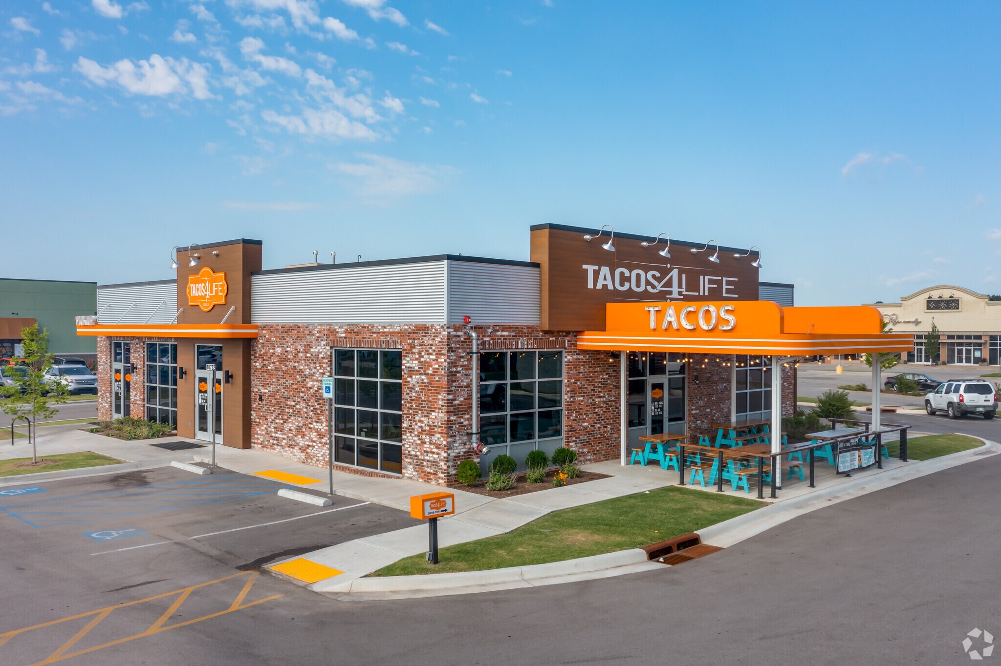 10732 S Memorial Dr, Tulsa, OK à vendre Photo principale- Image 1 de 6