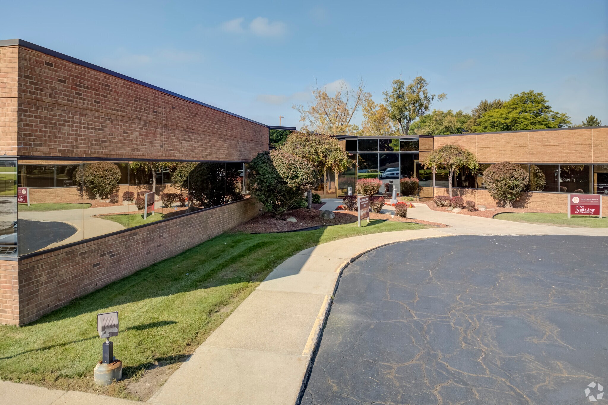 2370 S Linden Rd, Flint, MI à louer Photo du bâtiment- Image 1 de 22