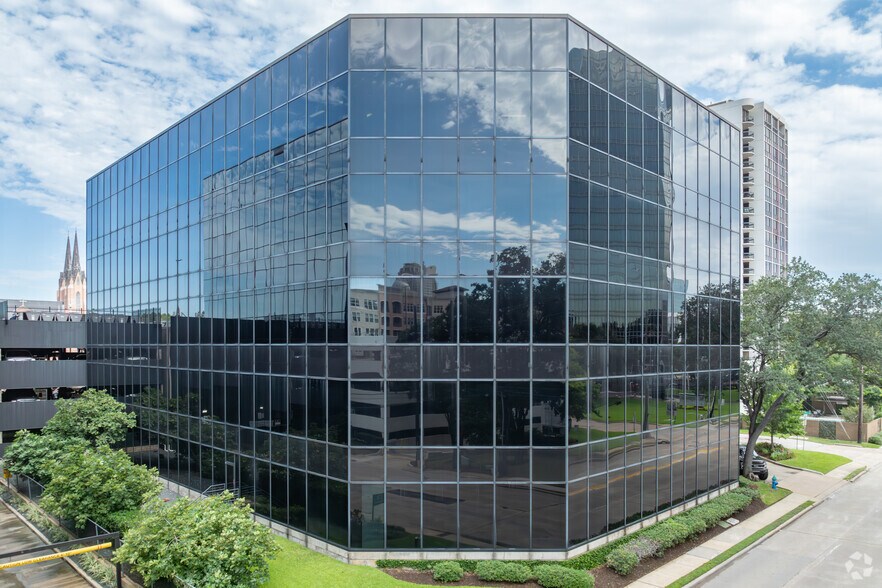 5005 Riverway Dr, Houston, TX à louer - Photo du bâtiment - Image 2 de 13