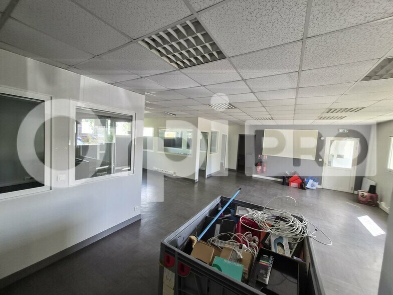 Flex in Tinqueux for lease - Building Photo - Image 3 of 9