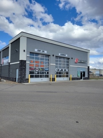 6702 Golden West Av, Red Deer, AB for sale Primary Photo- Image 1 of 1