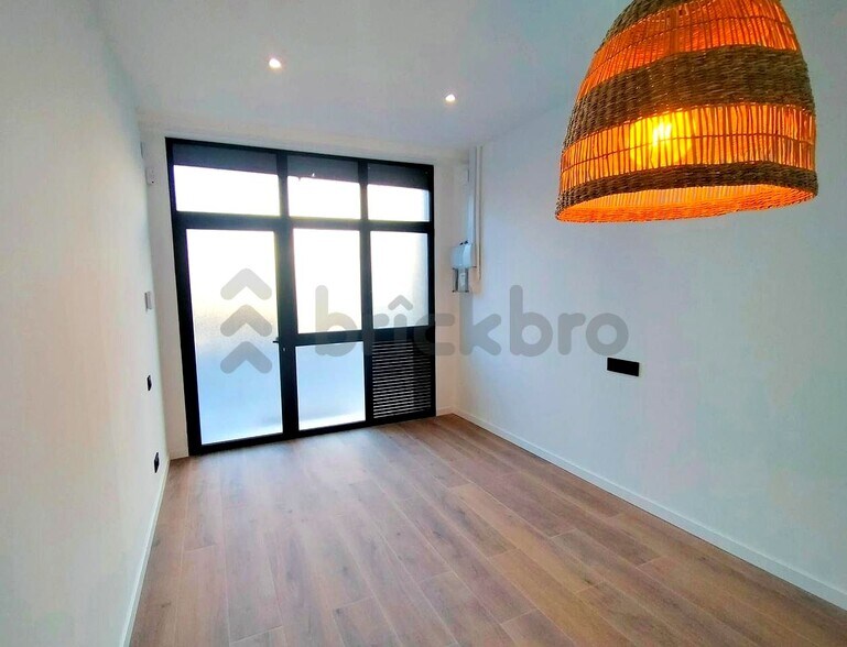 Immeuble residentiel dans Barcelone, Barcelona à vendre - Photo intérieure - Image 1 de 4