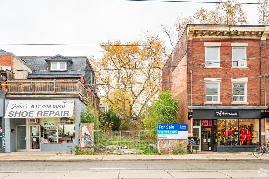 1079 Bathurst St, Toronto, ON à vendre - Photo du bâtiment - Image 2 de 2